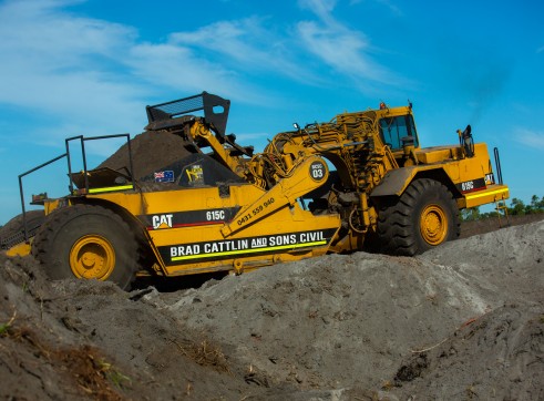 Caterpillar 615 Series 2 Scraper 1