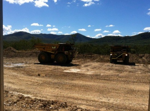 Caterpillar 777 Dump Trucks 2