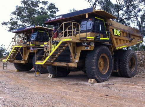 Caterpillar 777 Dump Trucks 3