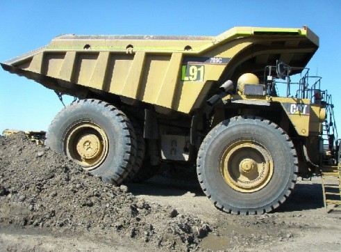 Caterpillar 789C Dump Truck 1