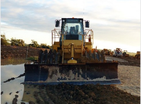 Caterpillar 815B Compactor