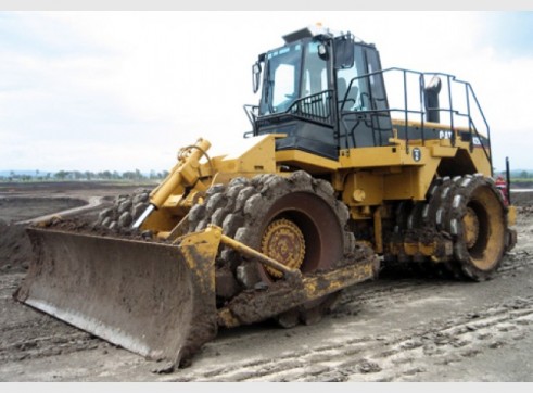 Caterpillar 825C Compactor 1