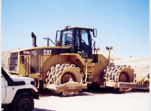 Caterpillar 825G Compactor