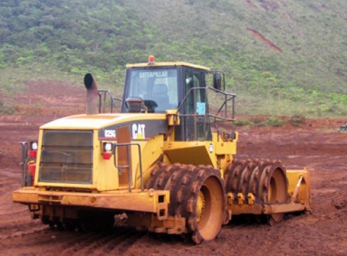 Caterpillar 825G Compactor 2