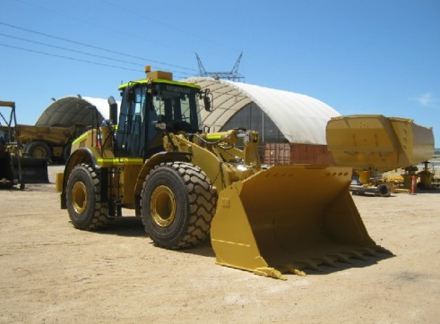 Caterpillar 966H Wheel Loader 1