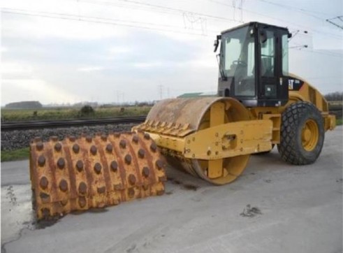 Caterpillar C856 Roller