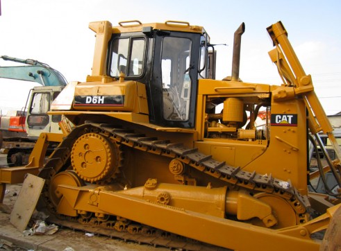 Caterpillar D6H Dozer 1