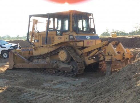 Caterpillar D7 H Dozer 1