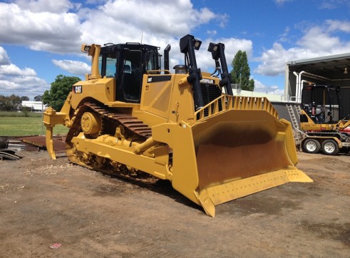 Caterpillar D8T Dozer 1