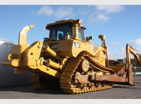 Caterpillar	 D8T Dozer*(GPS) 1