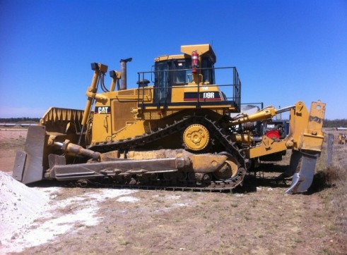 CATERPILLAR D9R DOZER 3