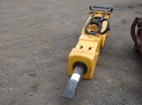 Caterpillar	 HD180 Hammer 1