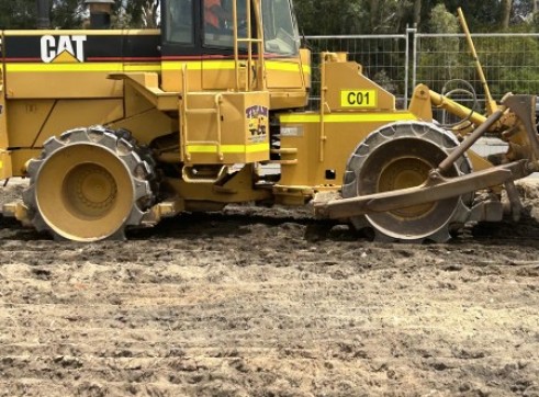 Caterpillar 815F Compactor 3