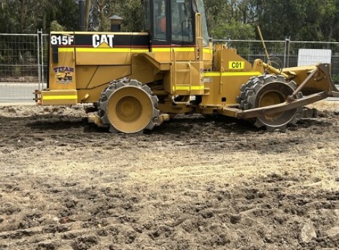 Caterpillar 815F Compactor 4