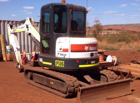 E45 Bobcat Excavator - 5T 1