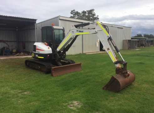 E45 Bobcat Excavator - 5T 1