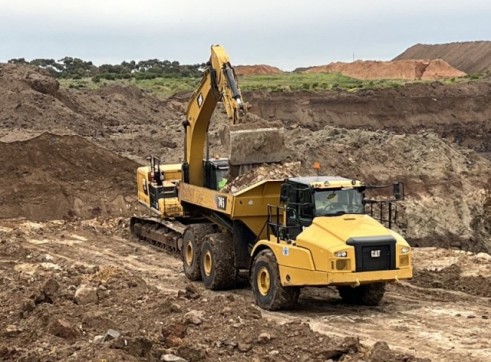 36-50 tonne Excavators 3