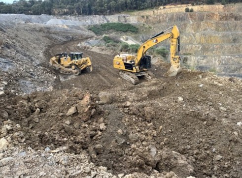 36-50 tonne Excavators 4