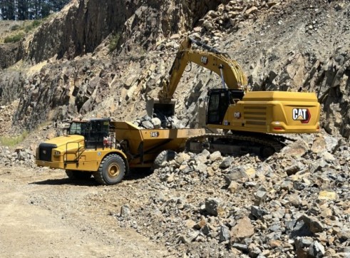 36-50 tonne Excavators 5