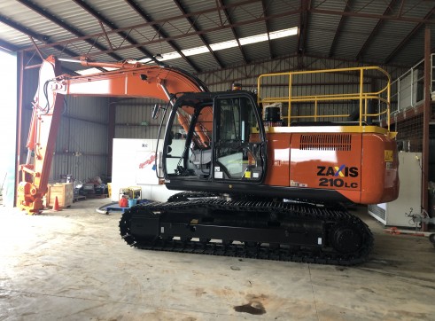 21T Hitachi 210 LC Zaxis Excavator 1