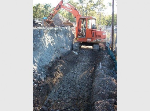 Excavator 5.5 tonne 1