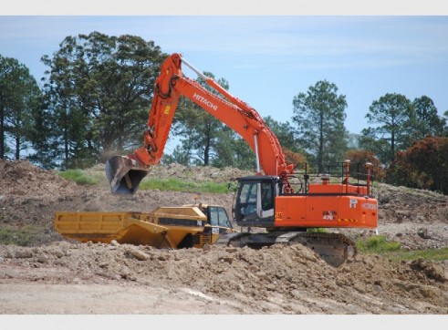 Excavator - Hitachi ZX470-3 1