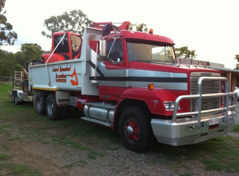 Freightliner Tipper 450hp 1