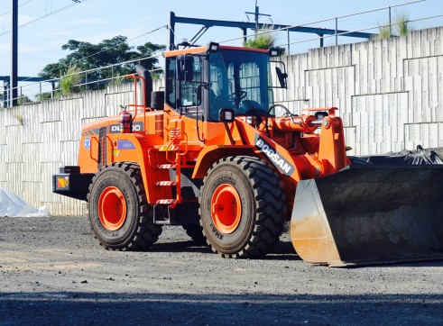 FRONT END LOADER DL300 1