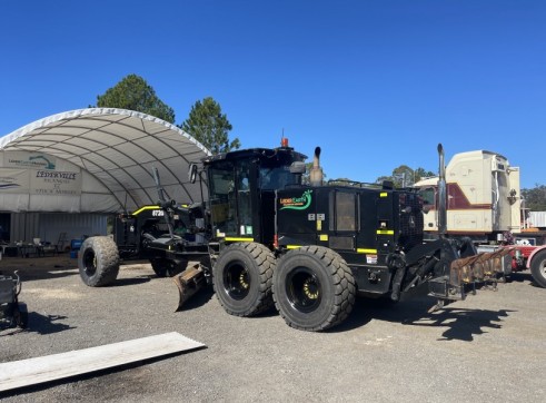 Grader 2013 John Deer 872GP 2