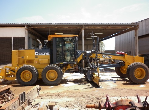 Grader 670D