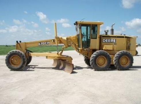 Grader John Deere 670CH 2