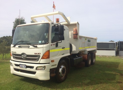 Hino 6 Wheel Tipper 1