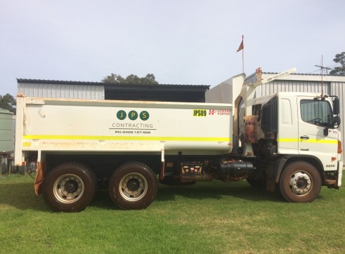 Hino 6 Wheel Tipper 3