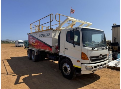 Hino FM500 Service Truck 1