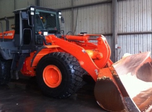 Hitachi 25 Ton Loader