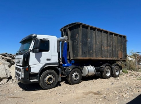 Hooklift Truck