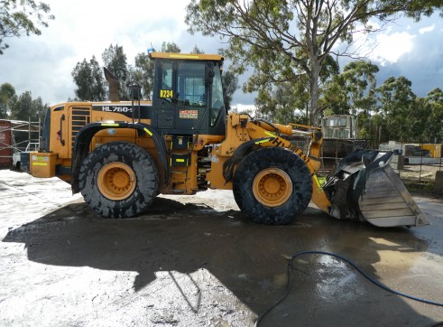 Hyundai HL760-9 Loader 1