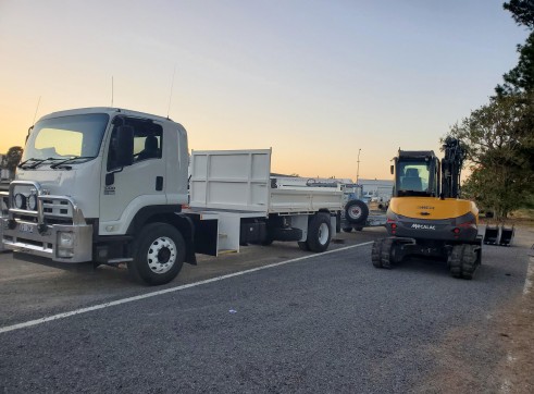 8T Isuzu Tipper Truck