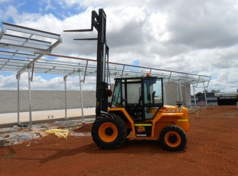 JCB 940-4 All Terrain Forklift 2