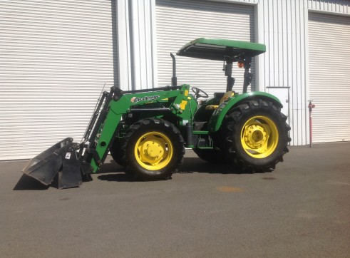 John Deere 5075E Tractor 1