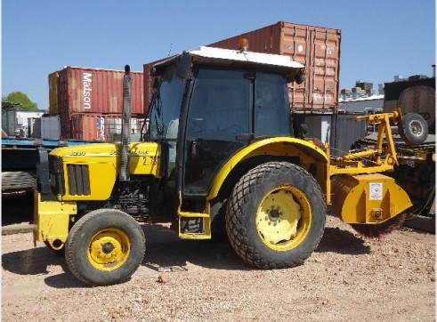 JOHN DEERE 5220 TRACTOR BROOM 1