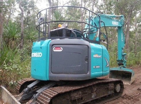 Kobelco 13T Zero Swing Excavator 2