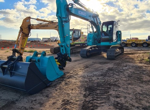 Kobelco 25T Excavator (SK235-7)