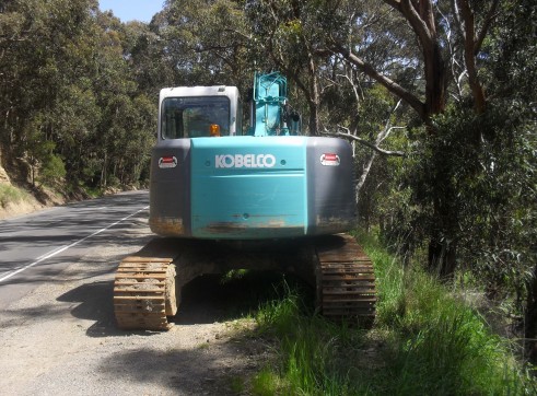 Kobelco SK135 Excavator 3