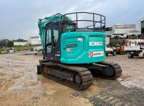 14T Kobelco SK135SR-7 Excavator 3