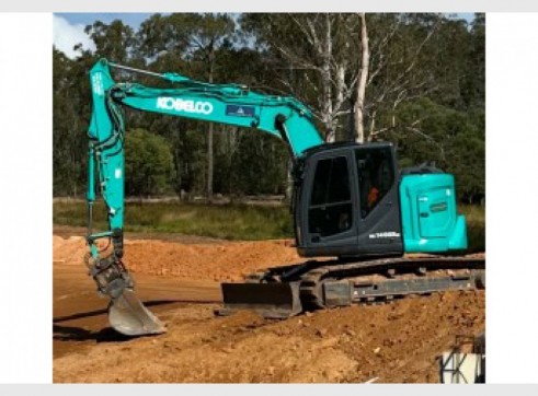 14T Kobelco sk140SRLC-7 Excavator 1