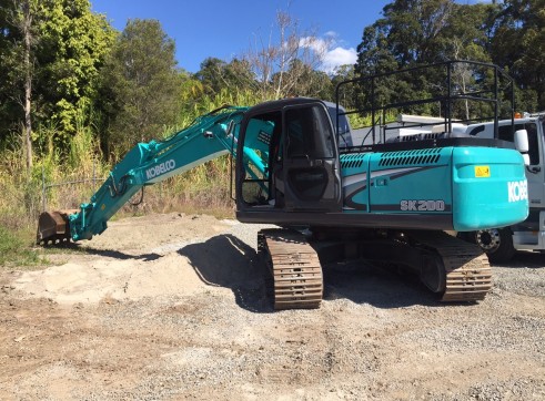 Kobelco SK200-8 1