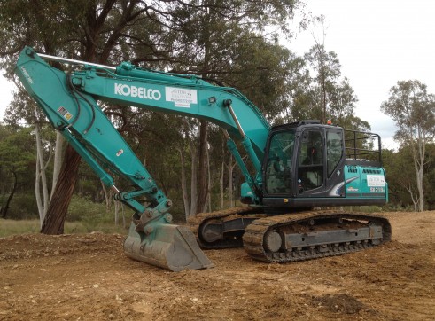 Kobelco SK210  1