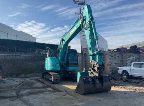 22T Kobelco SK225SR Excavator with Blade 2