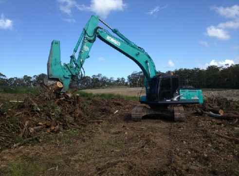 Kobelco SK260LC Excavator 2